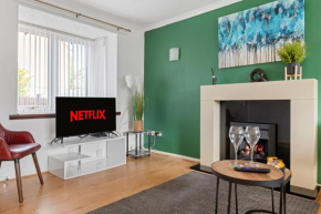 Emerald Luxe 3BR Your Long-Stay Retreat